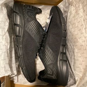 Fila Mens Athletic Shoes, New in box, size 10.5